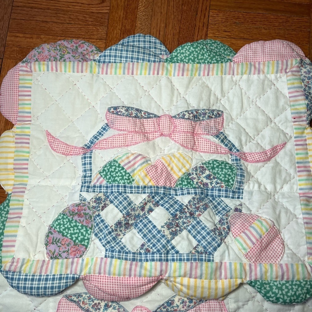 Vintage Easter Basket Scalloped Quilted Cloth Placemats and table Runner - Picture 6 of 15